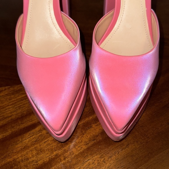 New‼️ Schutz
Elysee Platform Pumps - Picture 9 of 11